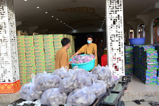 Continuing to support people in need in the Covid-19 pandemic of Hoang Phap Pagoda (series 2)